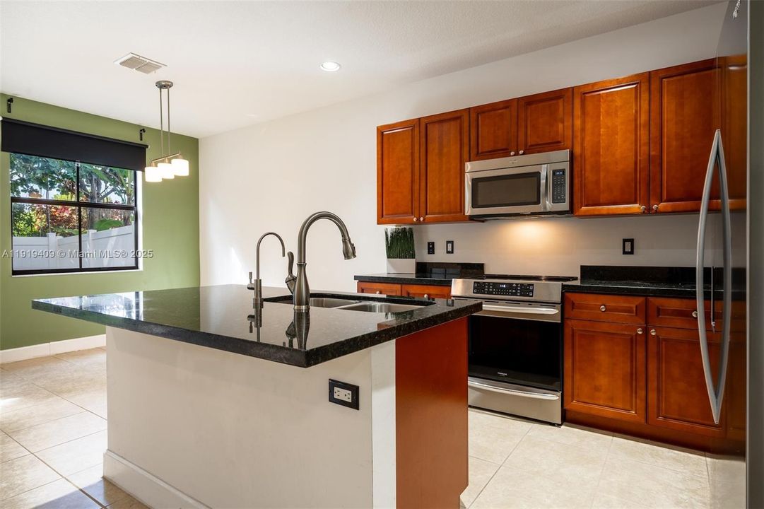 For Sale: $535,000 (4 beds, 2 baths, 1918 Square Feet)