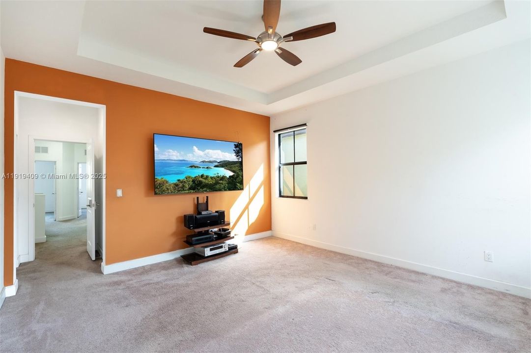 For Sale: $535,000 (4 beds, 2 baths, 1918 Square Feet)