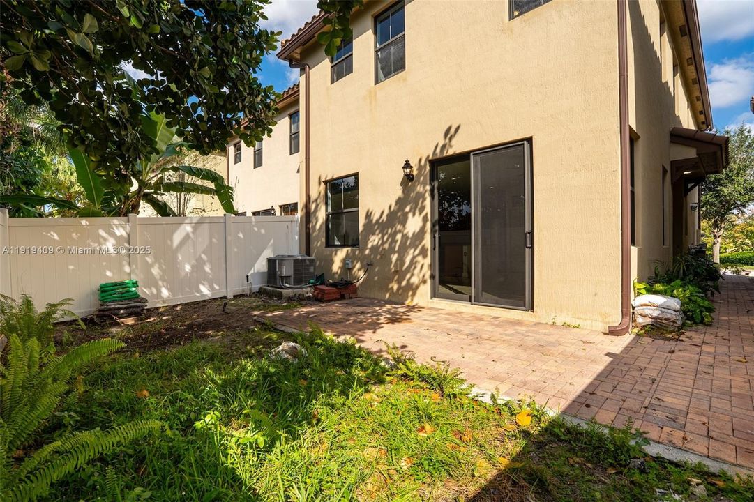 For Sale: $535,000 (4 beds, 2 baths, 1918 Square Feet)