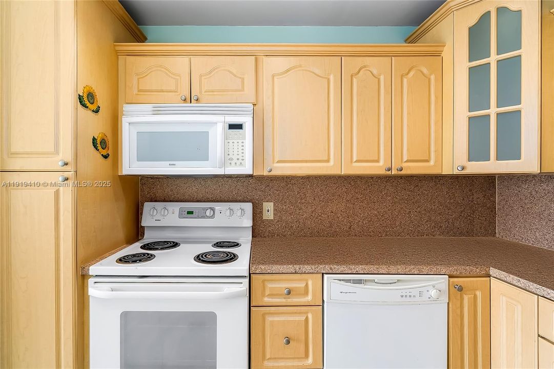 На продажу: $130,000 (1 спален, 1 ванн, 790 Квадратных фут)