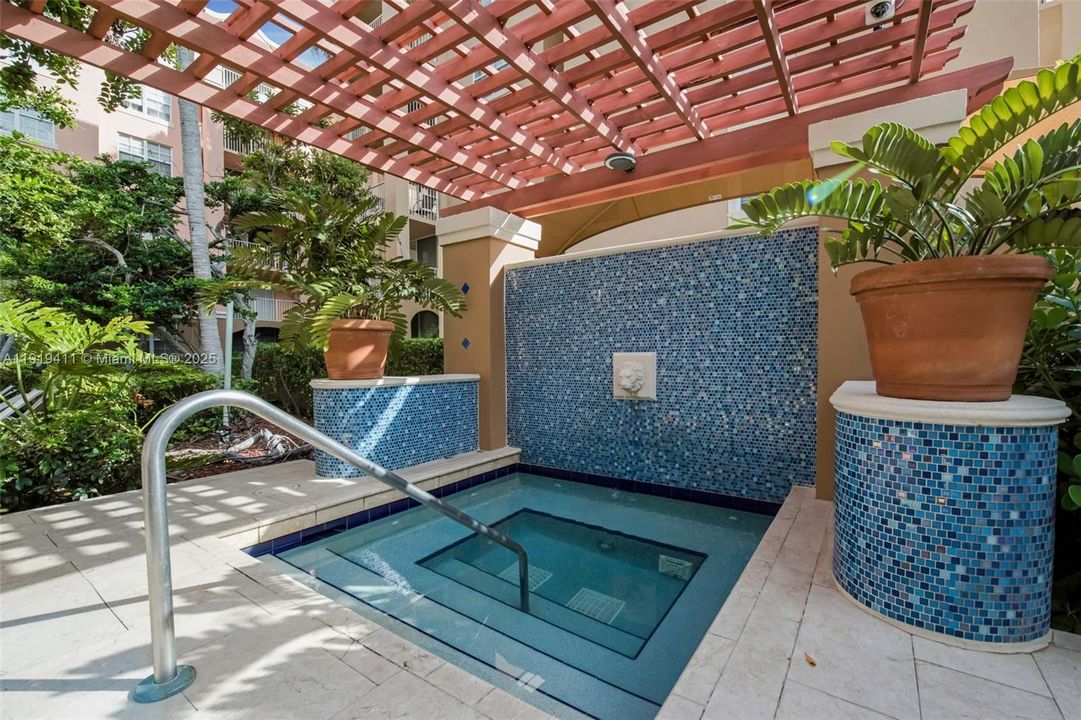 For Rent: $2,100 (1 beds, 1 baths, 750 Square Feet)