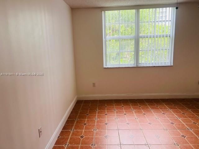 For Rent: $2,100 (1 beds, 1 baths, 750 Square Feet)