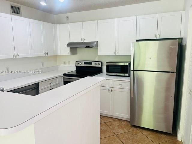 For Rent: $2,100 (1 beds, 1 baths, 750 Square Feet)