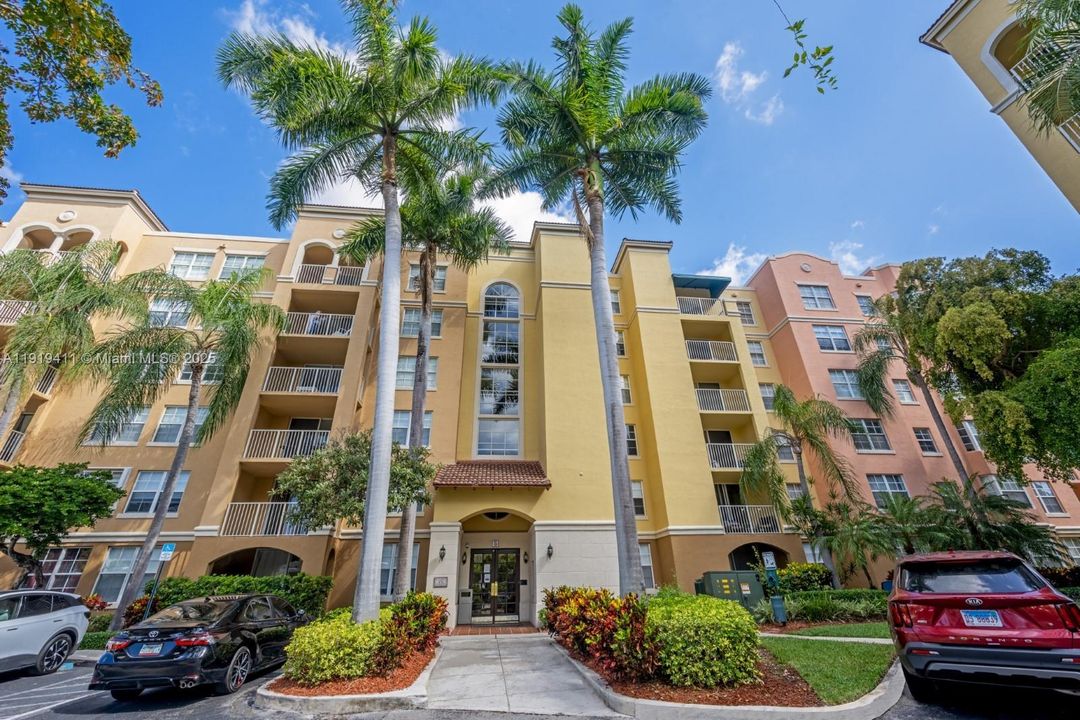 For Rent: $2,100 (1 beds, 1 baths, 750 Square Feet)