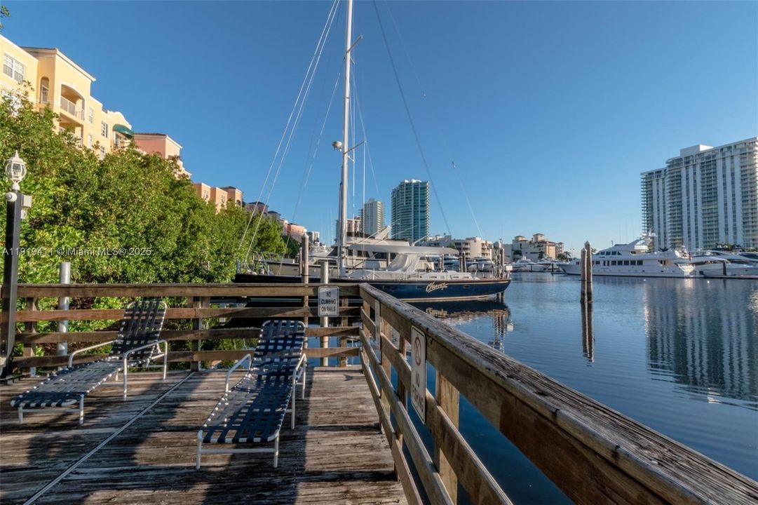 For Rent: $2,100 (1 beds, 1 baths, 750 Square Feet)