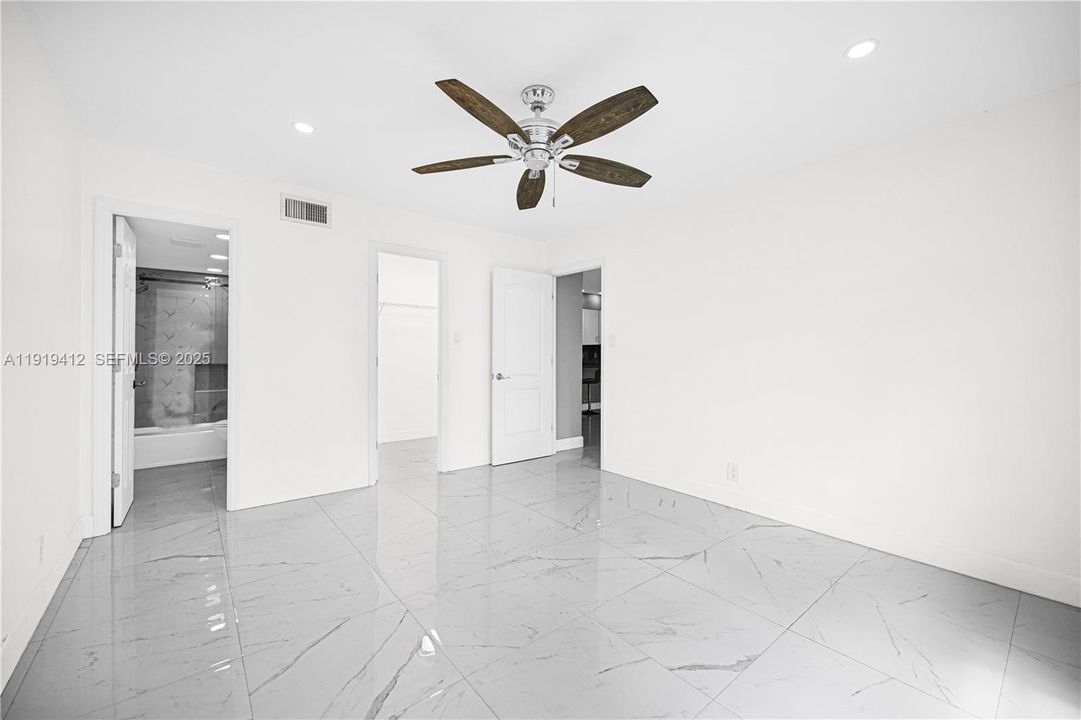 待售: $245,000 (2 贝兹, 2 浴室, 936 平方英尺)