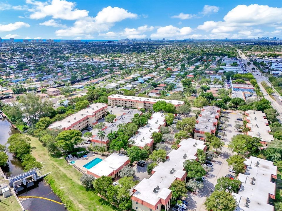 待售: $245,000 (2 贝兹, 2 浴室, 936 平方英尺)