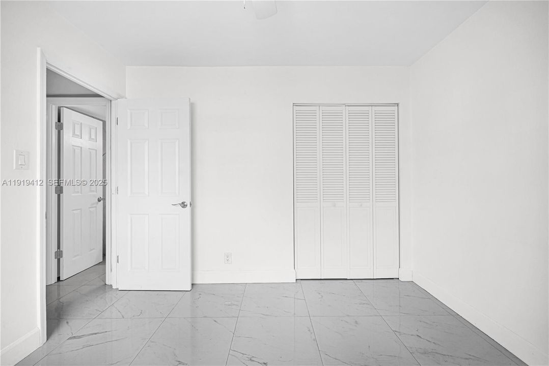 待售: $245,000 (2 贝兹, 2 浴室, 936 平方英尺)