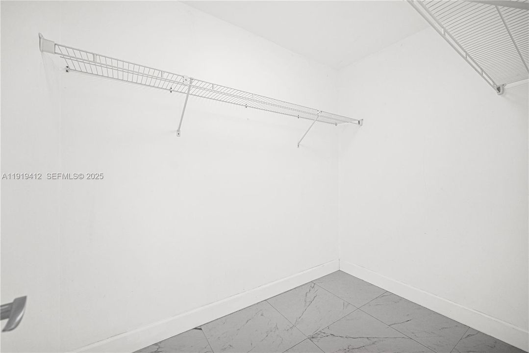 待售: $245,000 (2 贝兹, 2 浴室, 936 平方英尺)