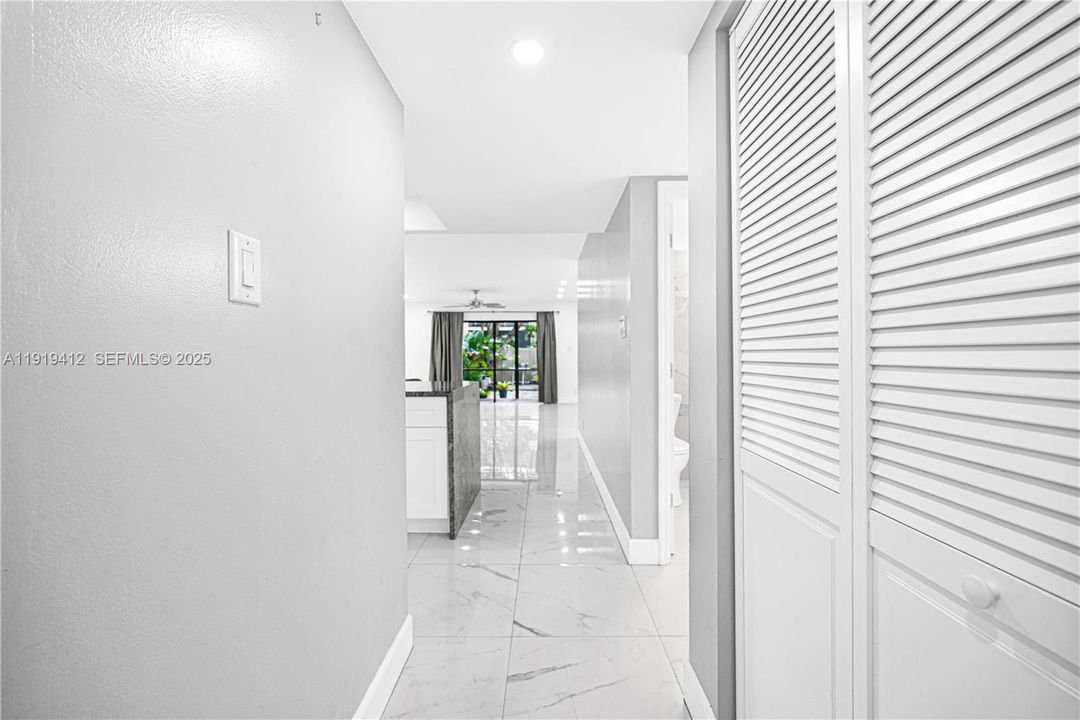 待售: $245,000 (2 贝兹, 2 浴室, 936 平方英尺)