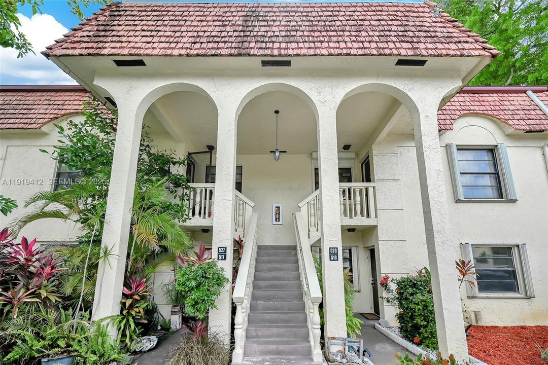 待售: $245,000 (2 贝兹, 2 浴室, 936 平方英尺)