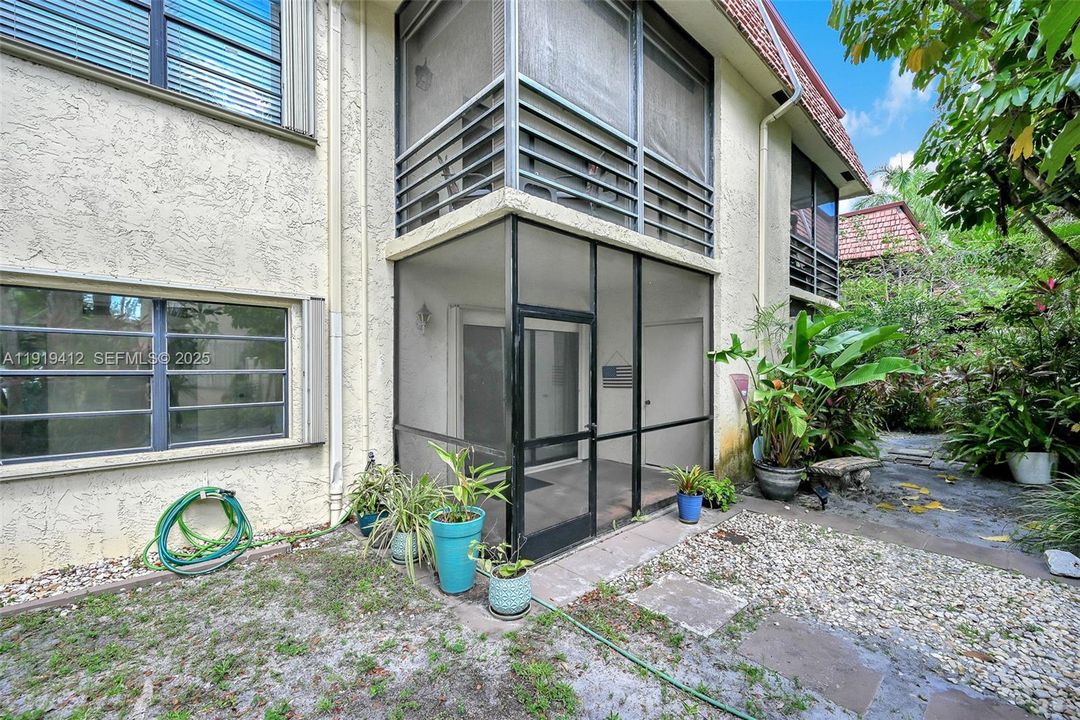 待售: $245,000 (2 贝兹, 2 浴室, 936 平方英尺)