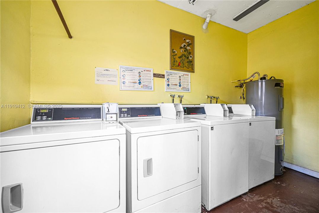 待售: $245,000 (2 贝兹, 2 浴室, 936 平方英尺)