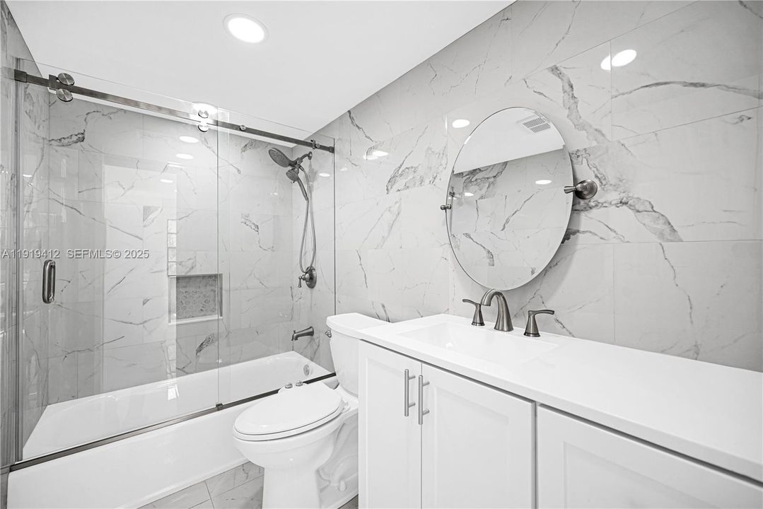 待售: $245,000 (2 贝兹, 2 浴室, 936 平方英尺)