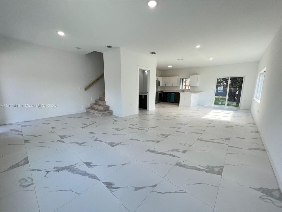 出租: $3,000 (3 贝兹, 2 浴室, 1512 平方英尺)