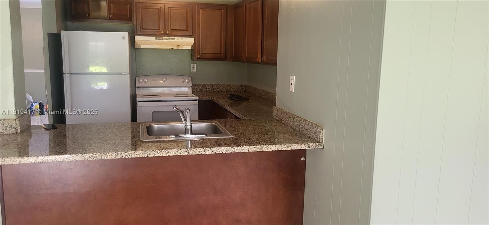 合同活跃: $2,990 (3 贝兹, 2 浴室, 1503 平方英尺)