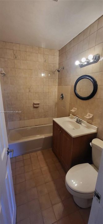 合同活跃: $2,990 (3 贝兹, 2 浴室, 1503 平方英尺)