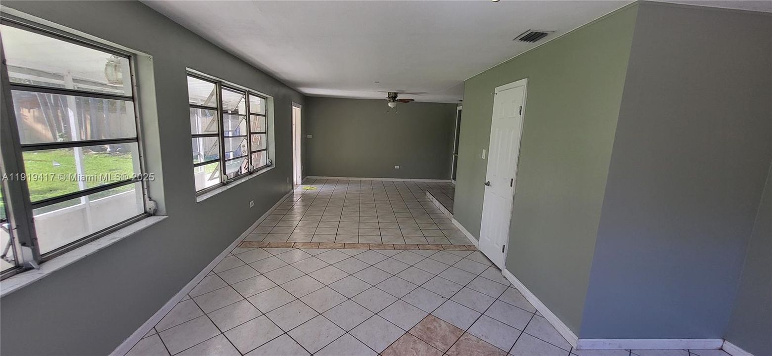 合同活跃: $2,990 (3 贝兹, 2 浴室, 1503 平方英尺)