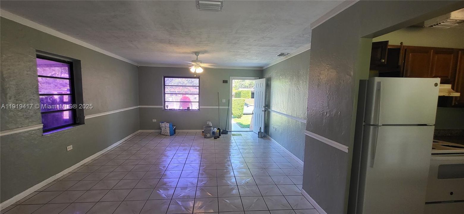 合同活跃: $2,990 (3 贝兹, 2 浴室, 1503 平方英尺)