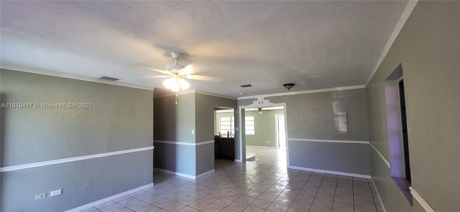 合同活跃: $2,990 (3 贝兹, 2 浴室, 1503 平方英尺)