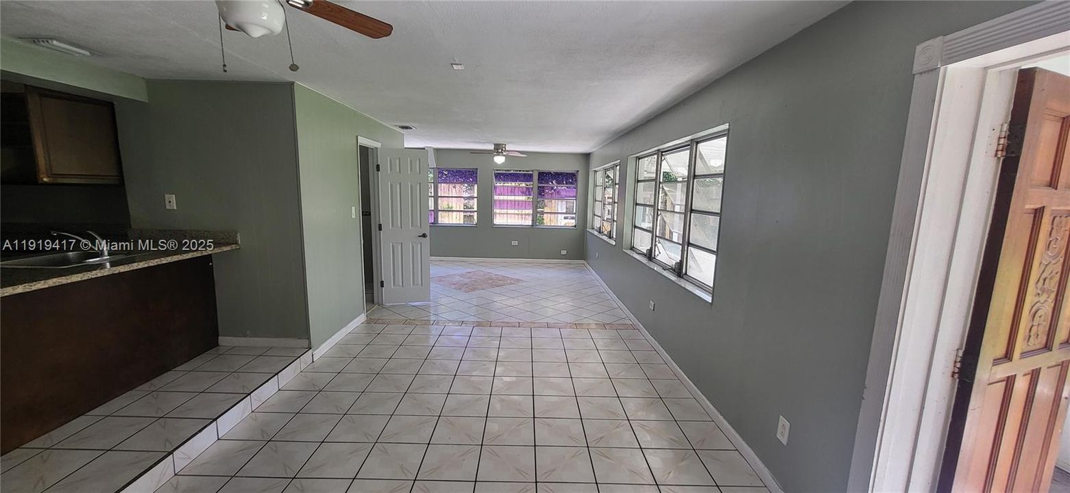 合同活跃: $2,990 (3 贝兹, 2 浴室, 1503 平方英尺)