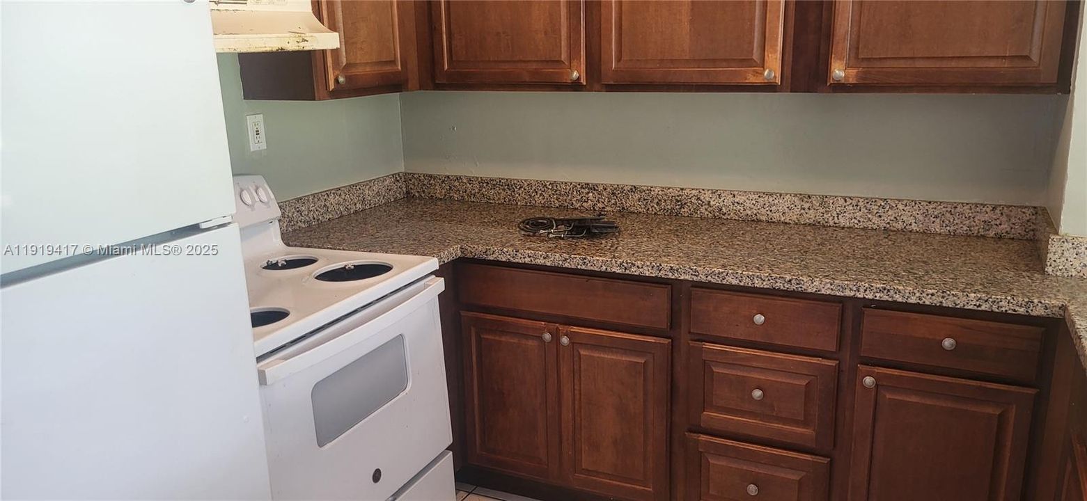 合同活跃: $2,990 (3 贝兹, 2 浴室, 1503 平方英尺)