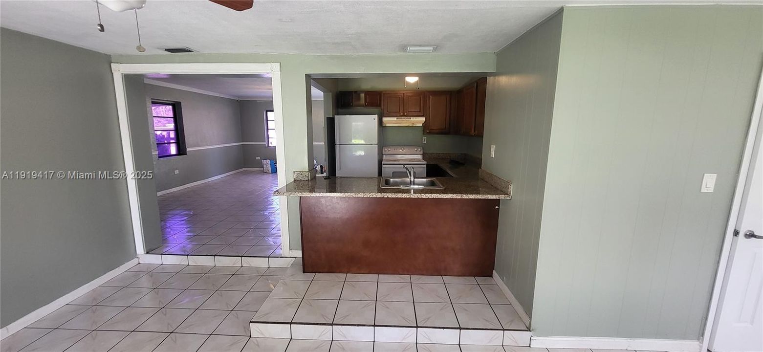 合同活跃: $2,990 (3 贝兹, 2 浴室, 1503 平方英尺)