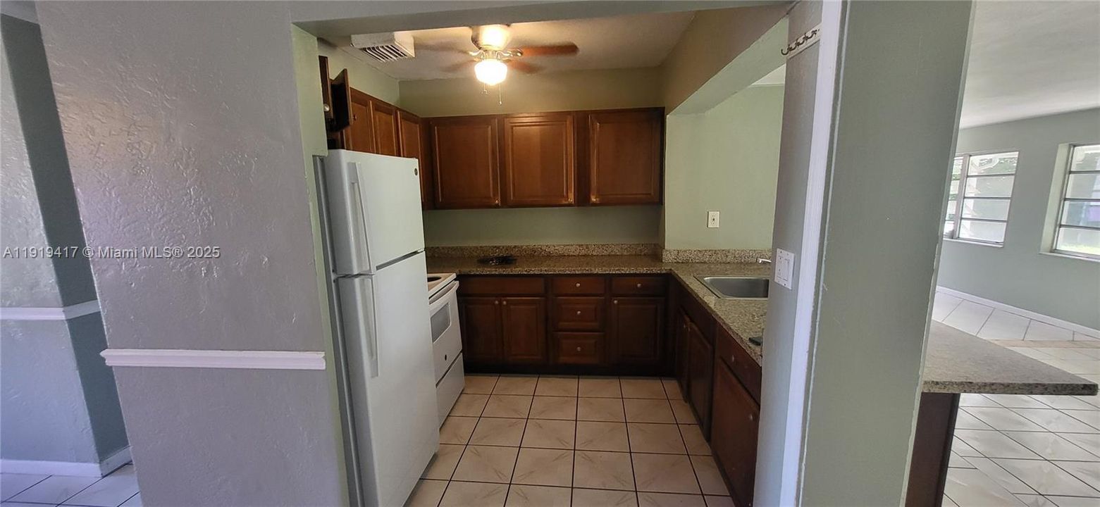 合同活跃: $2,990 (3 贝兹, 2 浴室, 1503 平方英尺)