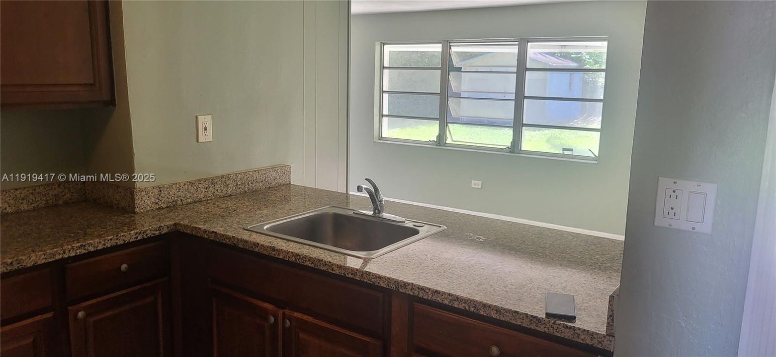 合同活跃: $2,990 (3 贝兹, 2 浴室, 1503 平方英尺)