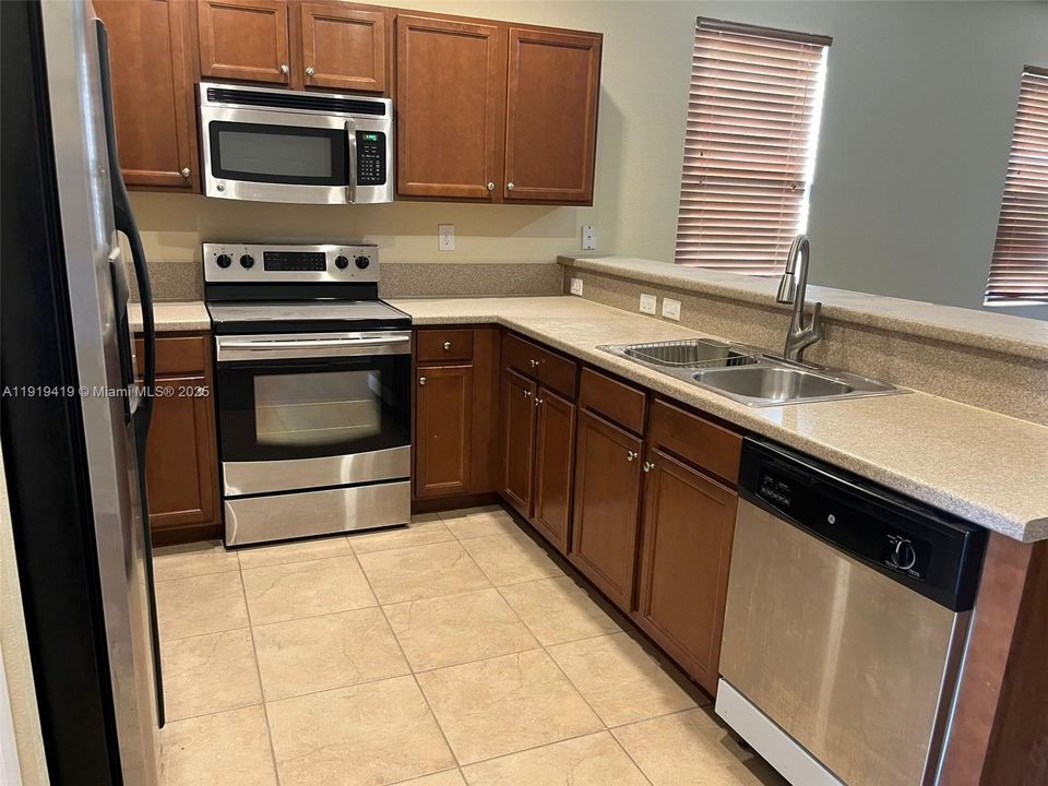 На продажу: $429,000 (3 спален, 2 ванн, 1545 Квадратных фут)