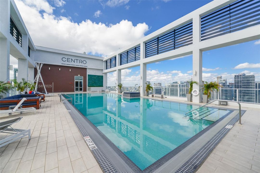 Active With Contract: $2,500 (1 beds, 1 baths, 533 Square Feet)