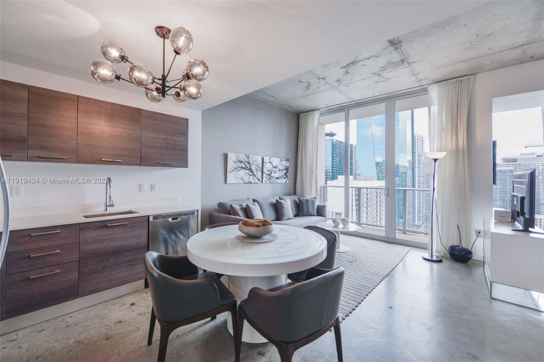 Active With Contract: $2,500 (1 beds, 1 baths, 533 Square Feet)