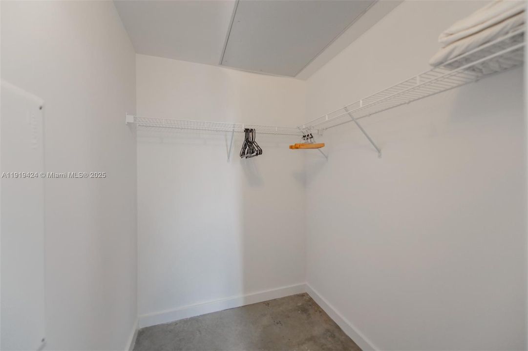 Active With Contract: $2,500 (1 beds, 1 baths, 533 Square Feet)