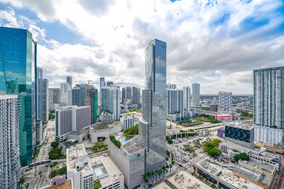 Active With Contract: $2,500 (1 beds, 1 baths, 533 Square Feet)