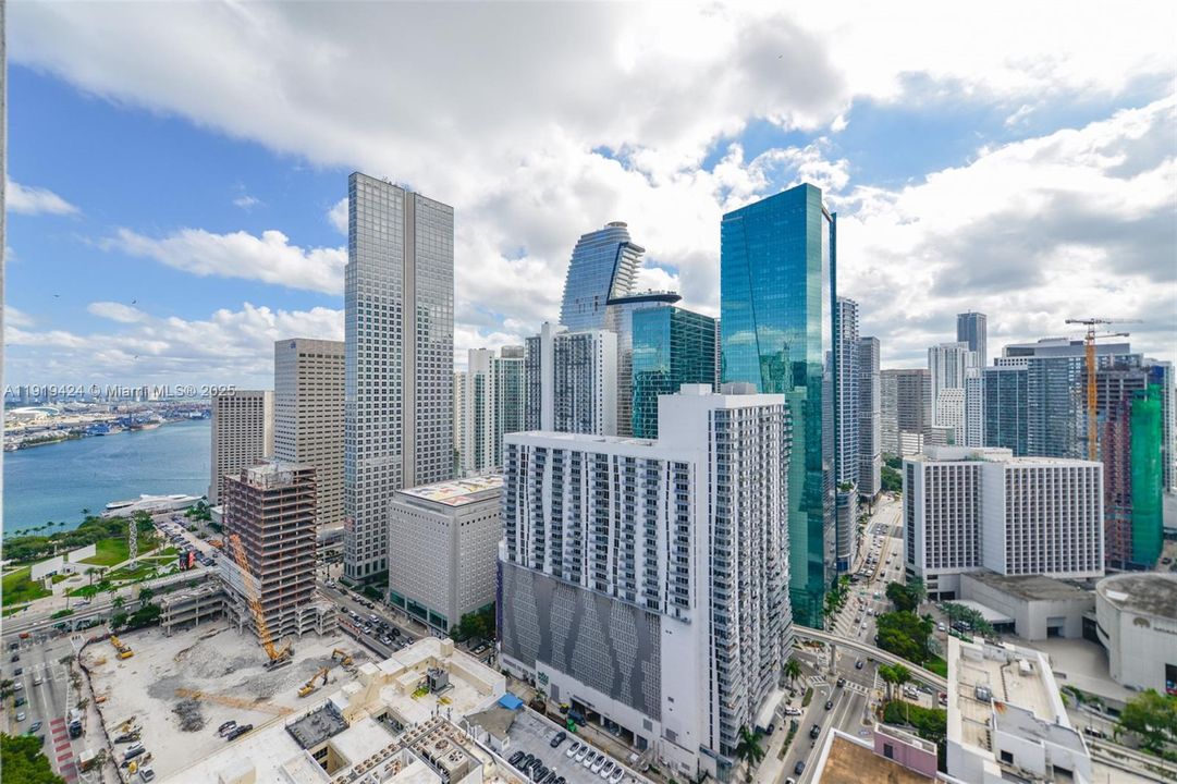 Active With Contract: $2,500 (1 beds, 1 baths, 533 Square Feet)