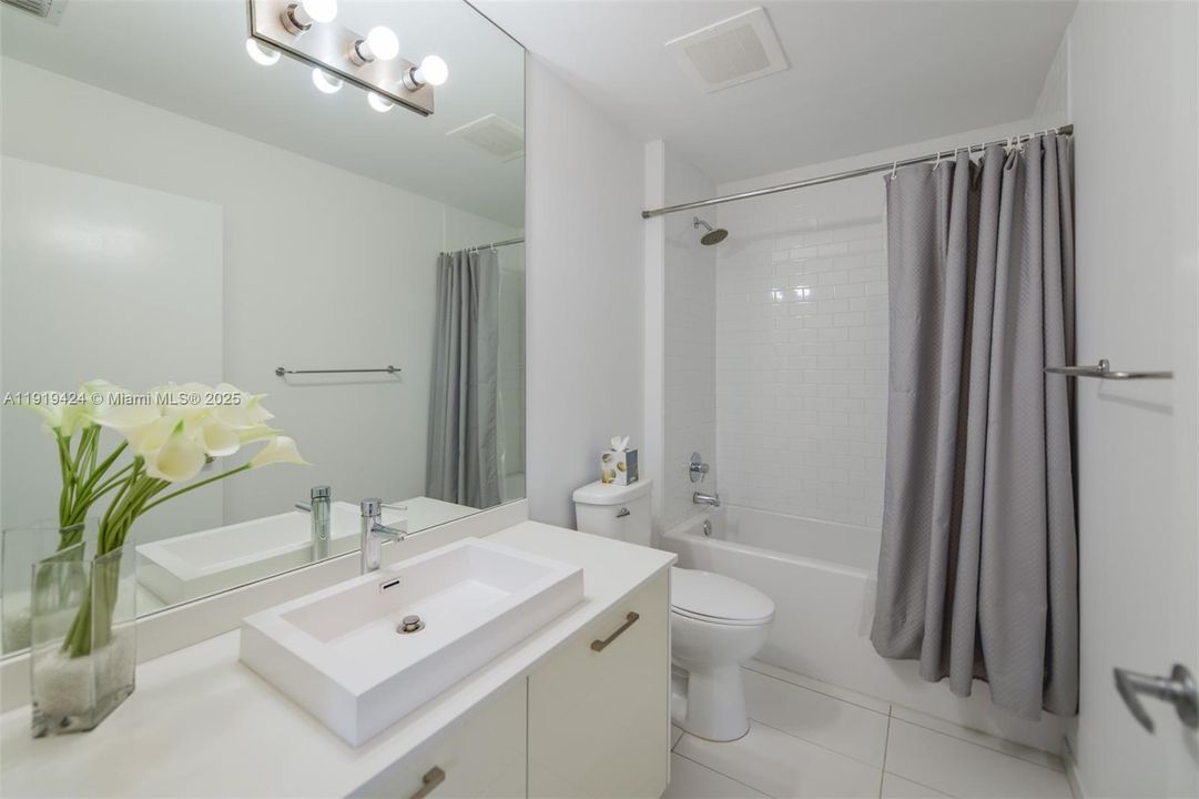 Active With Contract: $2,500 (1 beds, 1 baths, 533 Square Feet)