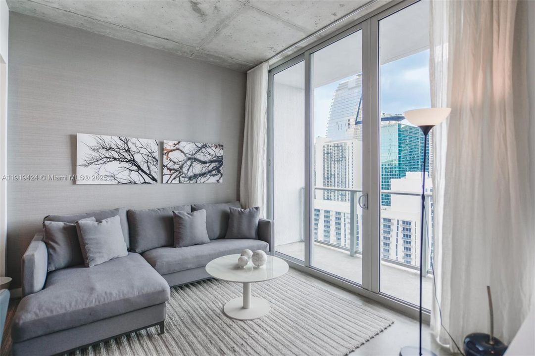 Active With Contract: $2,500 (1 beds, 1 baths, 533 Square Feet)