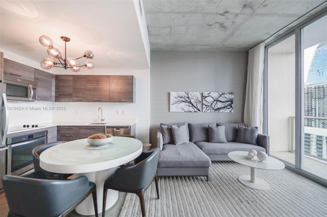 Active With Contract: $2,500 (1 beds, 1 baths, 533 Square Feet)