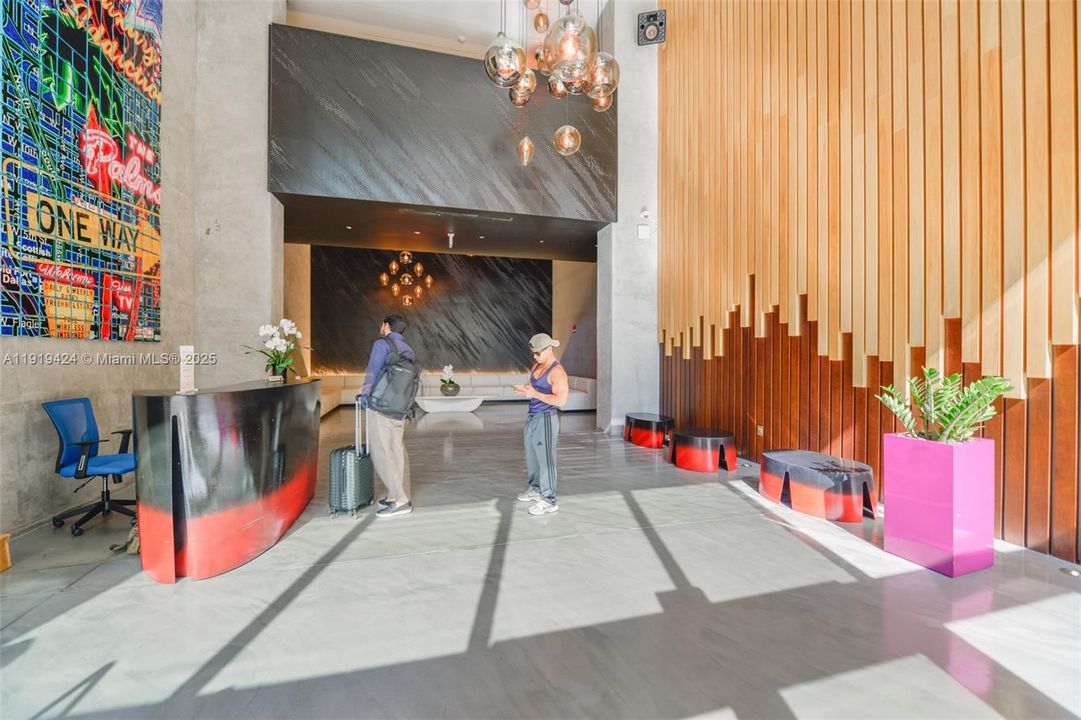 Active With Contract: $2,500 (1 beds, 1 baths, 533 Square Feet)