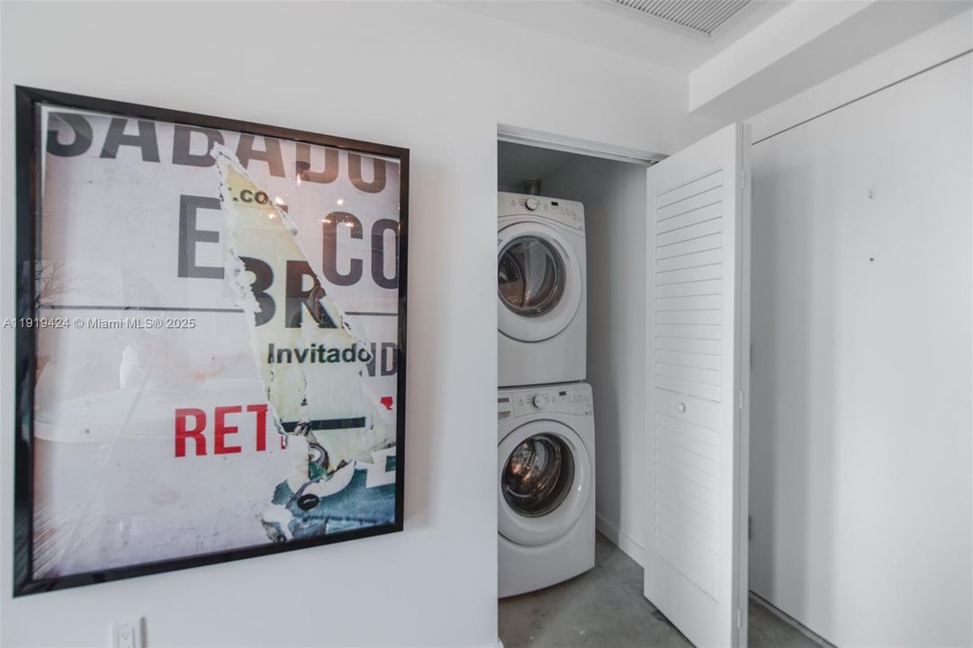 Active With Contract: $2,500 (1 beds, 1 baths, 533 Square Feet)