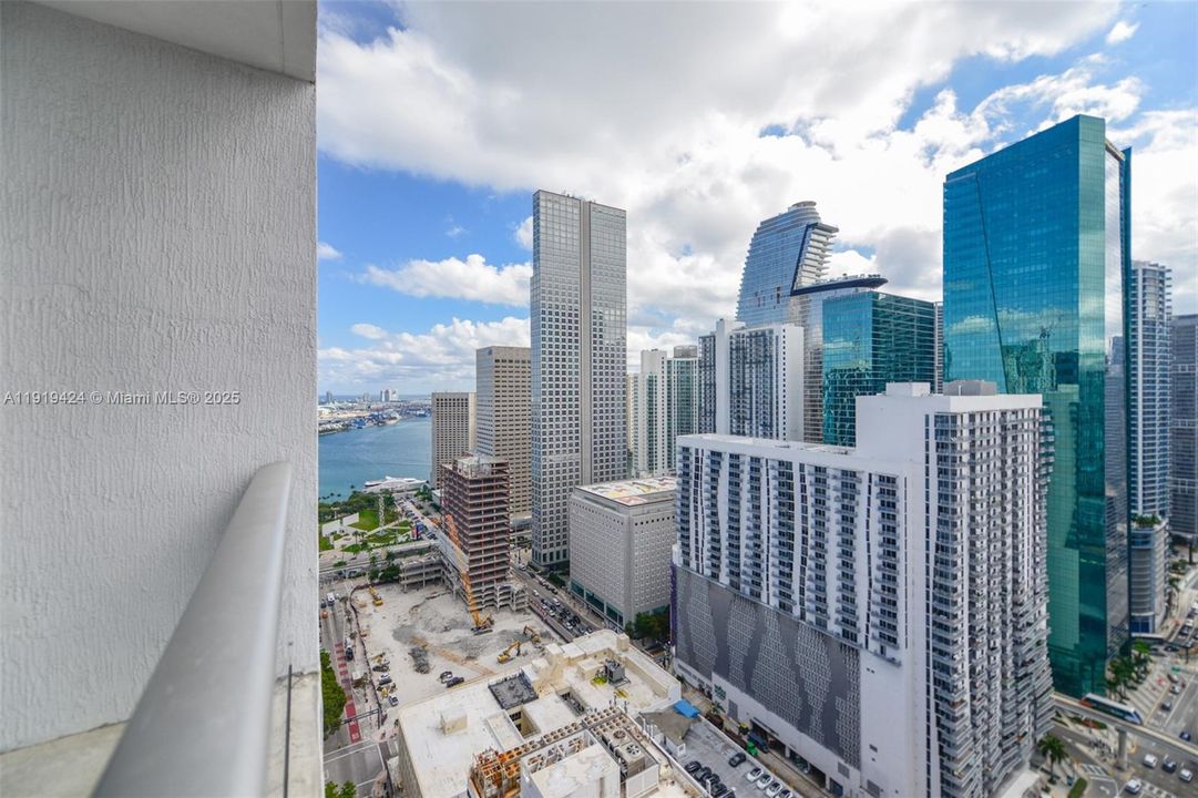 Active With Contract: $2,500 (1 beds, 1 baths, 533 Square Feet)