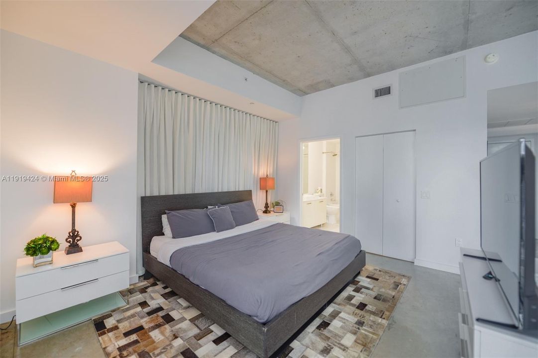 Active With Contract: $2,500 (1 beds, 1 baths, 533 Square Feet)