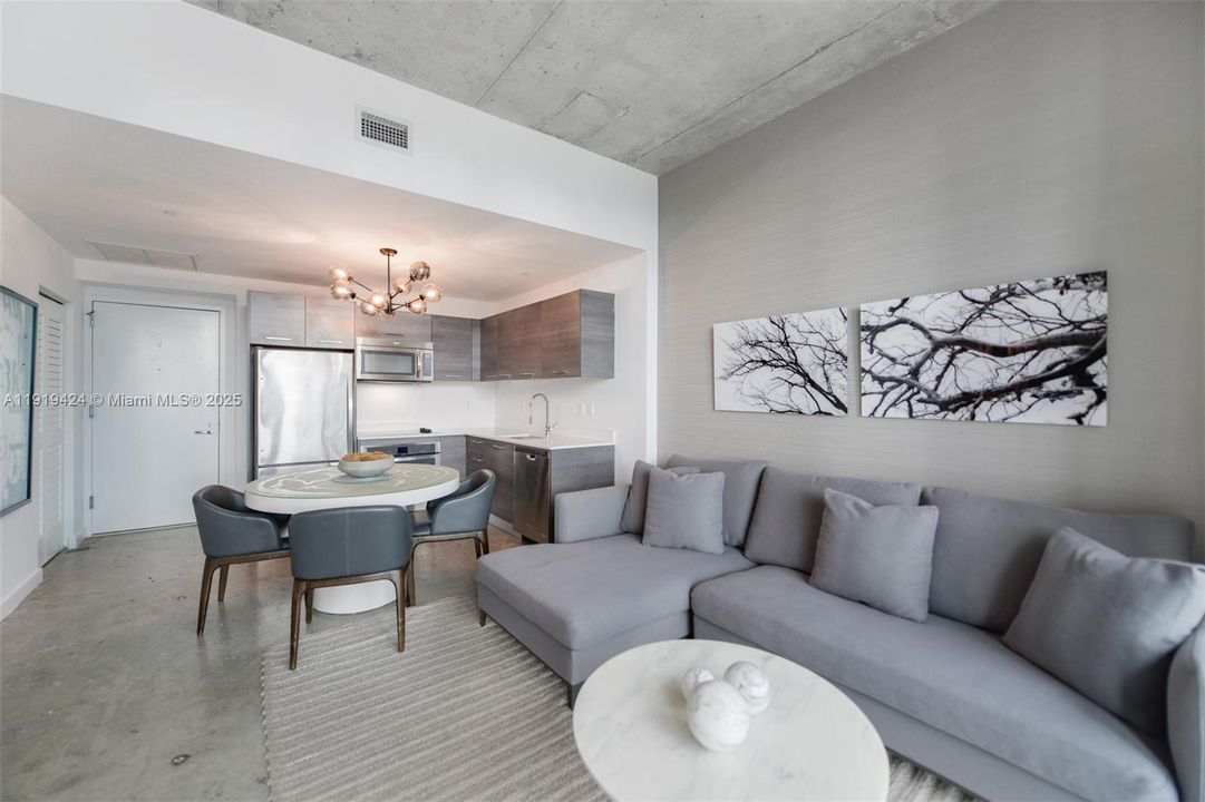 Active With Contract: $2,500 (1 beds, 1 baths, 533 Square Feet)