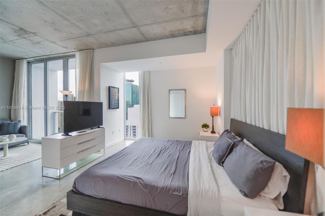 Active With Contract: $2,500 (1 beds, 1 baths, 533 Square Feet)