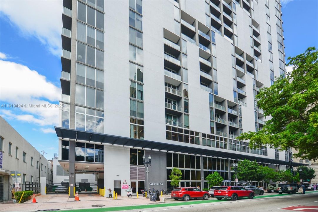 Active With Contract: $2,500 (1 beds, 1 baths, 533 Square Feet)