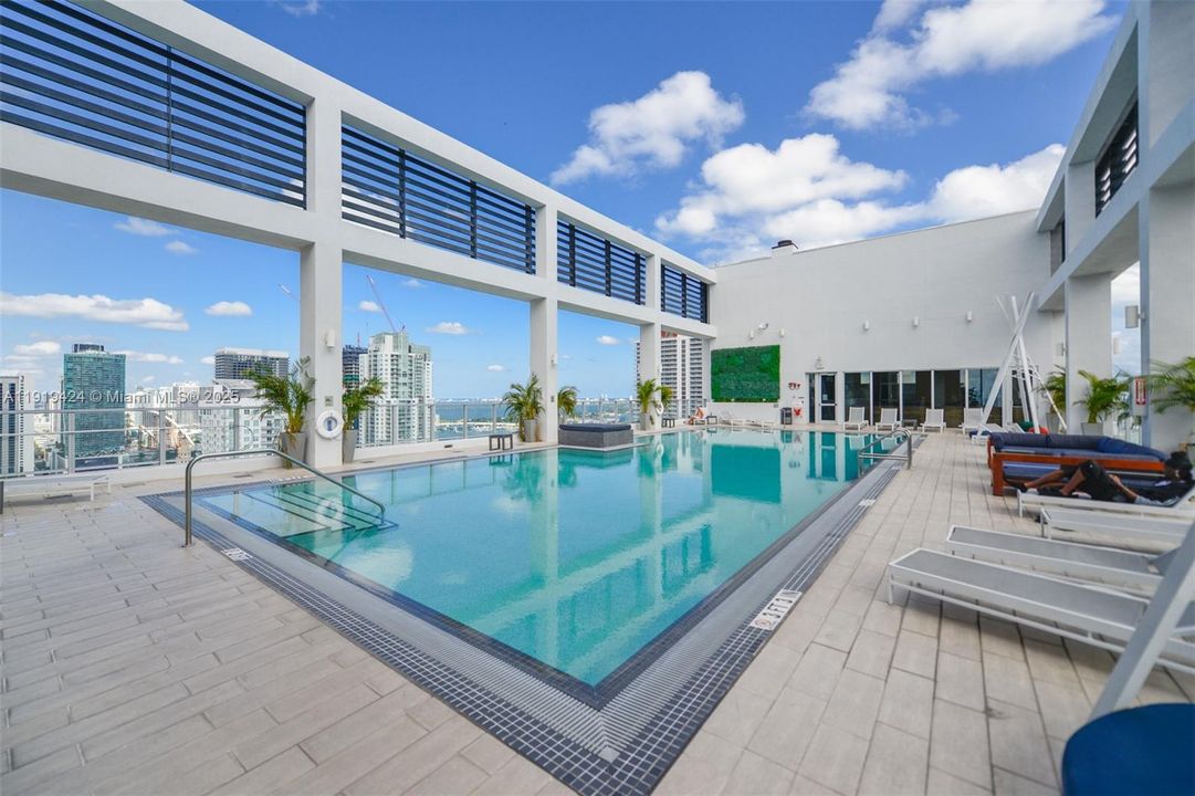 Active With Contract: $2,500 (1 beds, 1 baths, 533 Square Feet)