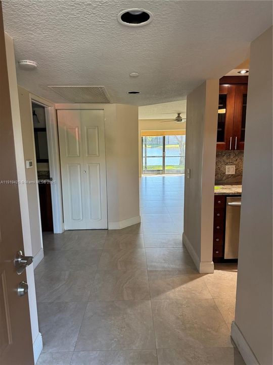 For Sale: $247,000 (2 beds, 2 baths, 1207 Square Feet)