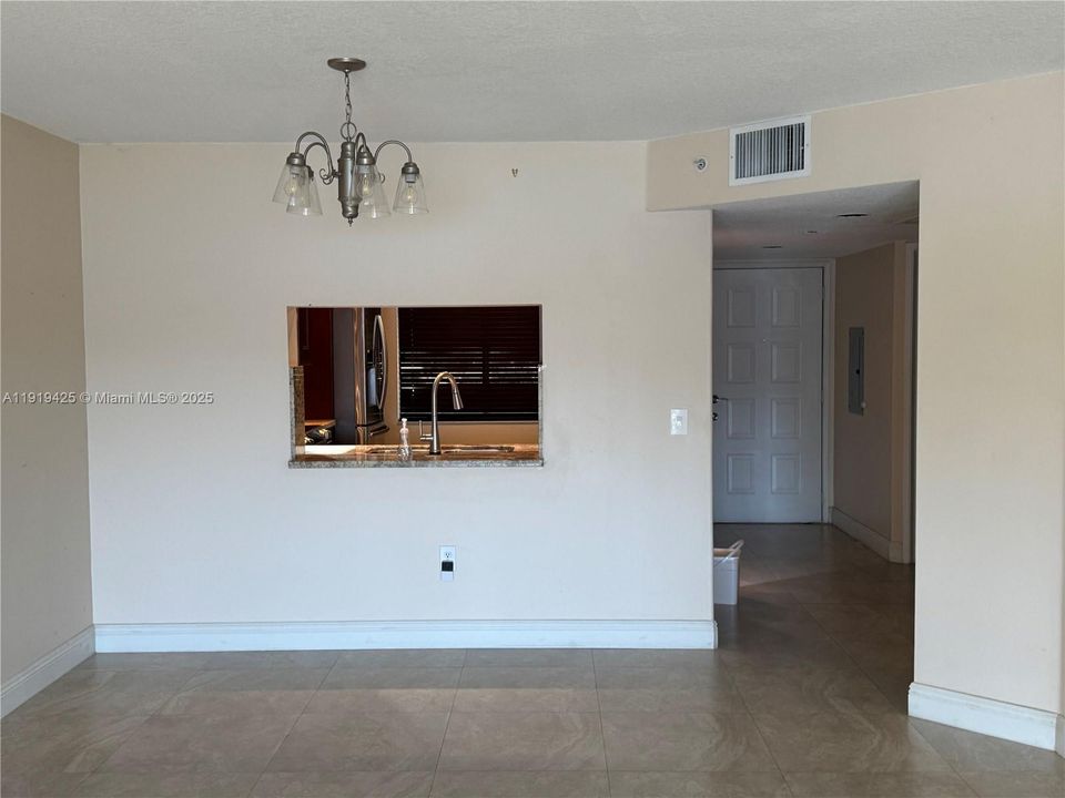 For Sale: $247,000 (2 beds, 2 baths, 1207 Square Feet)