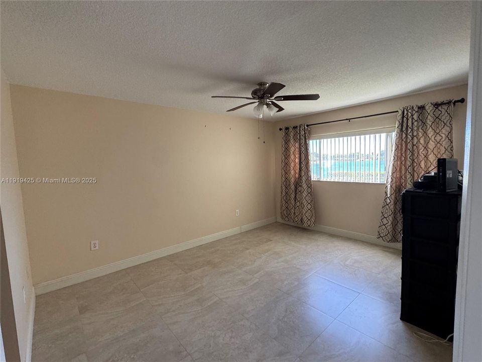 For Sale: $247,000 (2 beds, 2 baths, 1207 Square Feet)