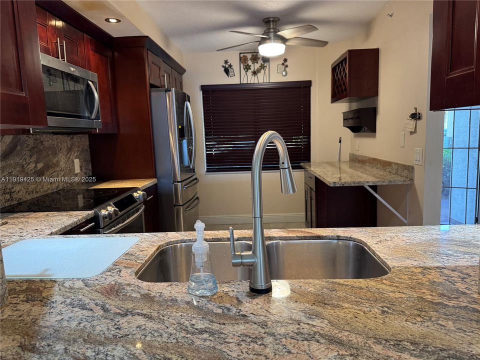 For Sale: $247,000 (2 beds, 2 baths, 1207 Square Feet)